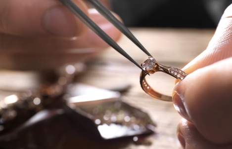 Jewellery and luxury pieces at Roneli